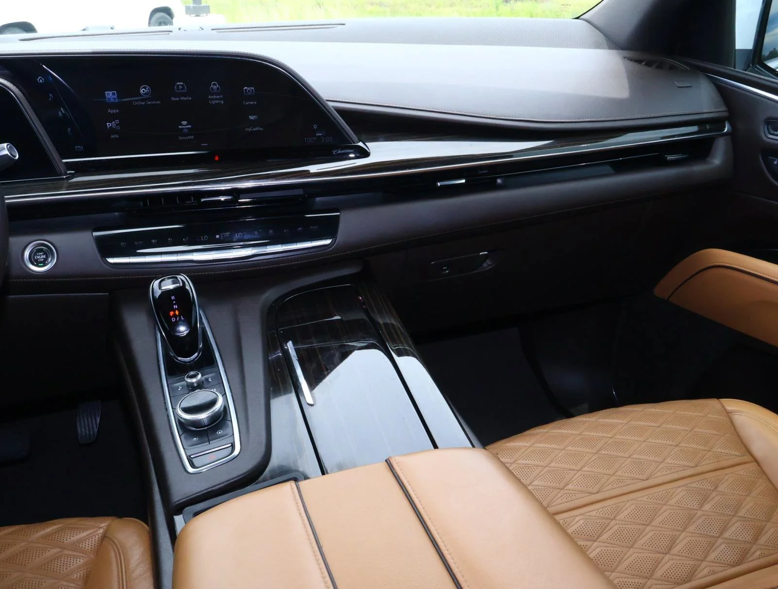 Used 2021 CRYSTAL WHITE TRICOAT Cadillac Premium Luxury image 16