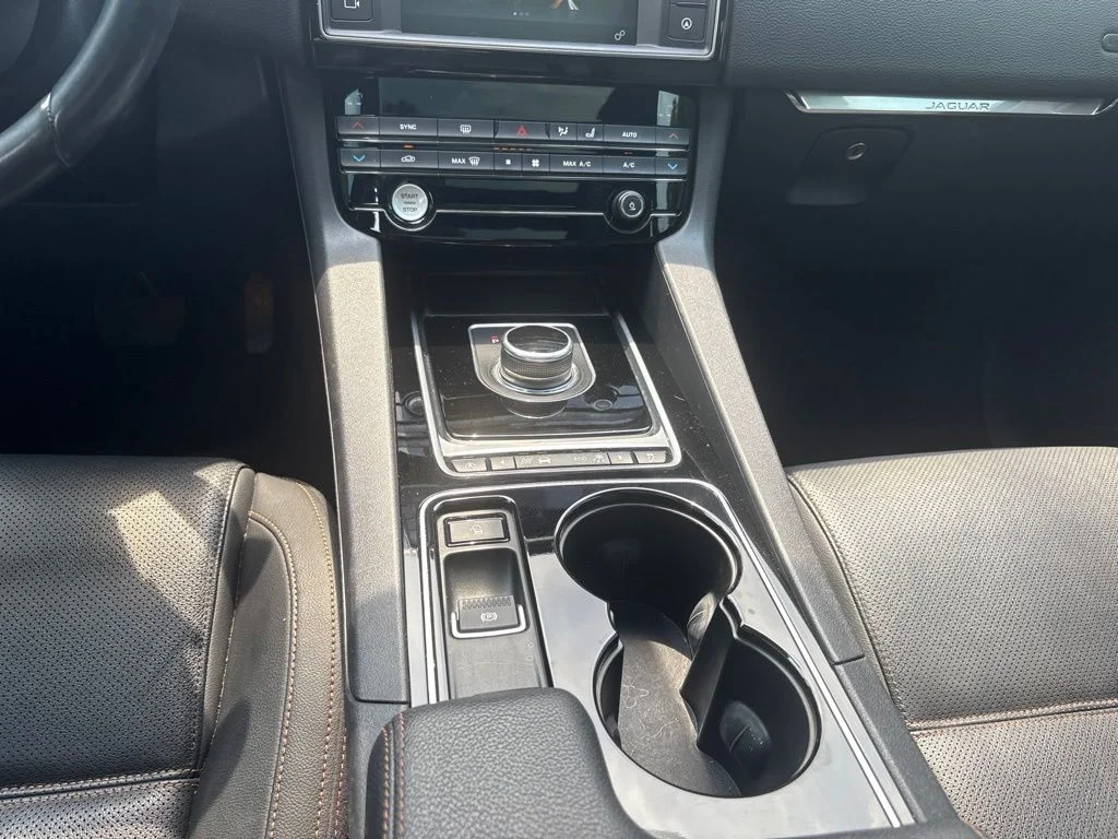 Used 2017  Jaguar 35t Prestige image 16