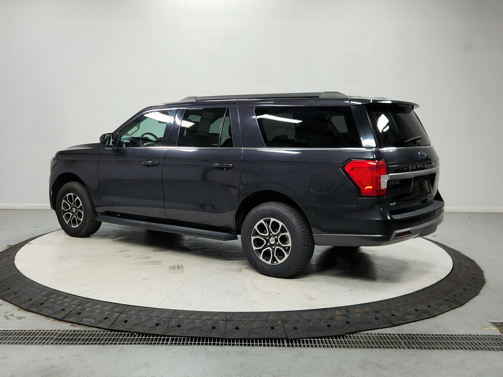 Used 2024 Gray Ford XLT image 6
