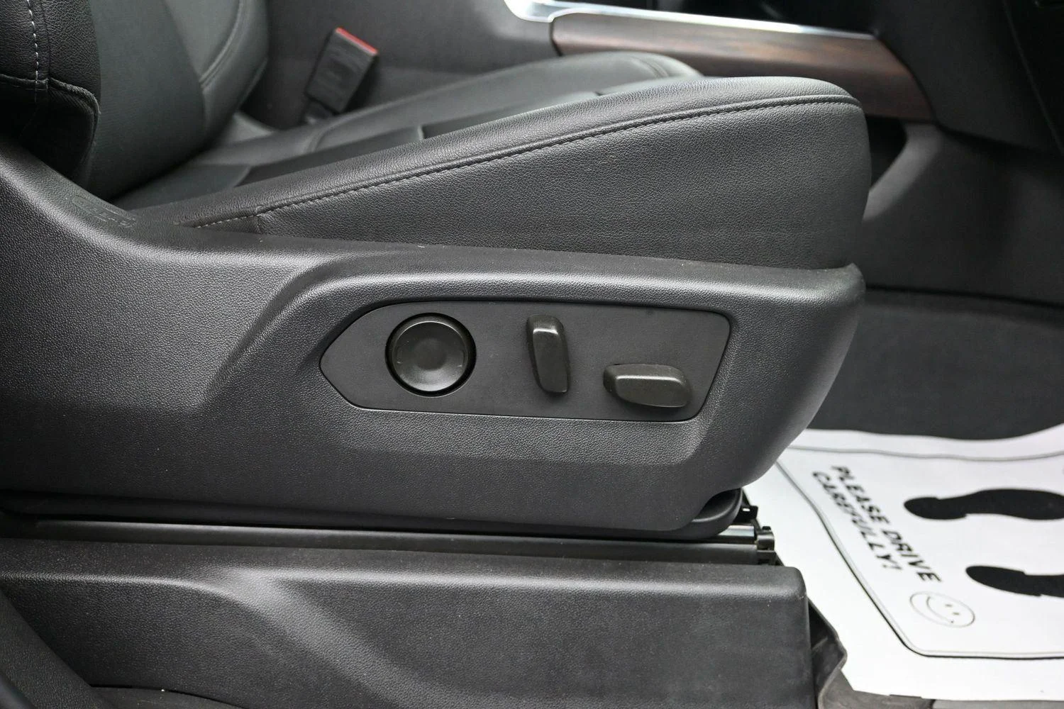 Used 2023 SILVER                    GMC  image 12
