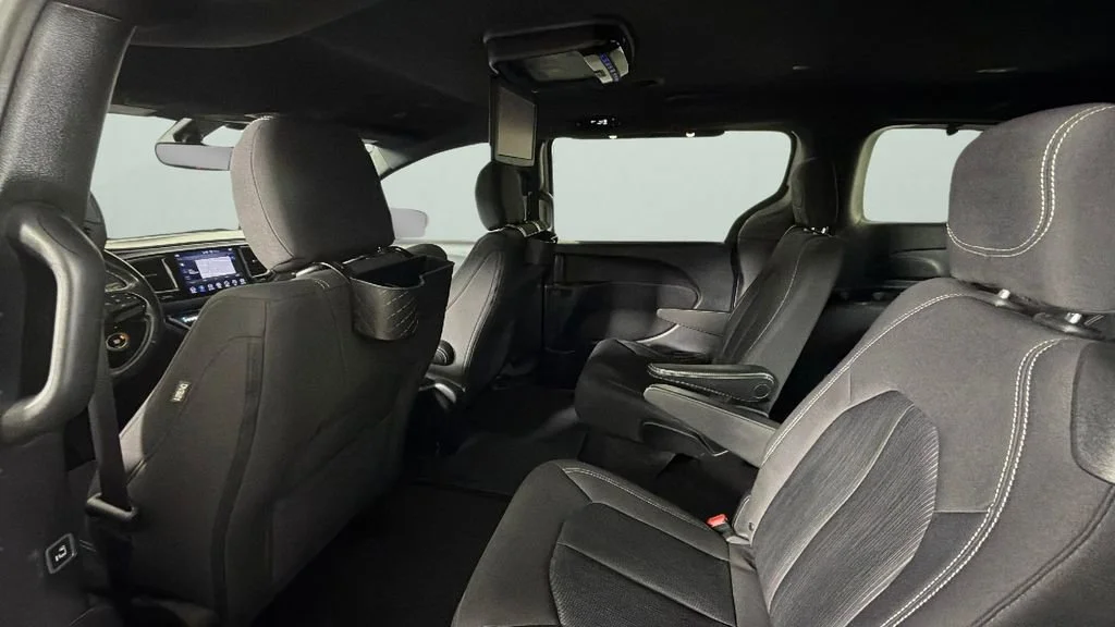 Used 2019 White Chrysler Touring Plus image 27