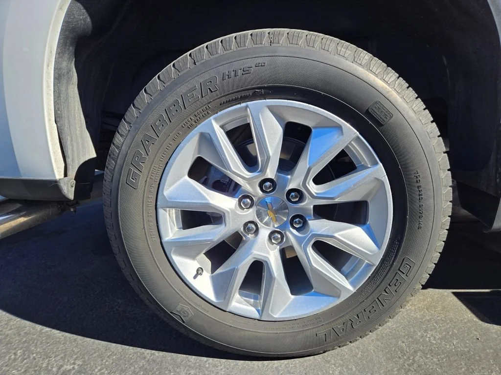 Used 2025 Summit White Chevrolet Custom image 3
