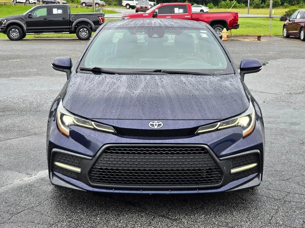 Used 2020  Toyota SE image 22