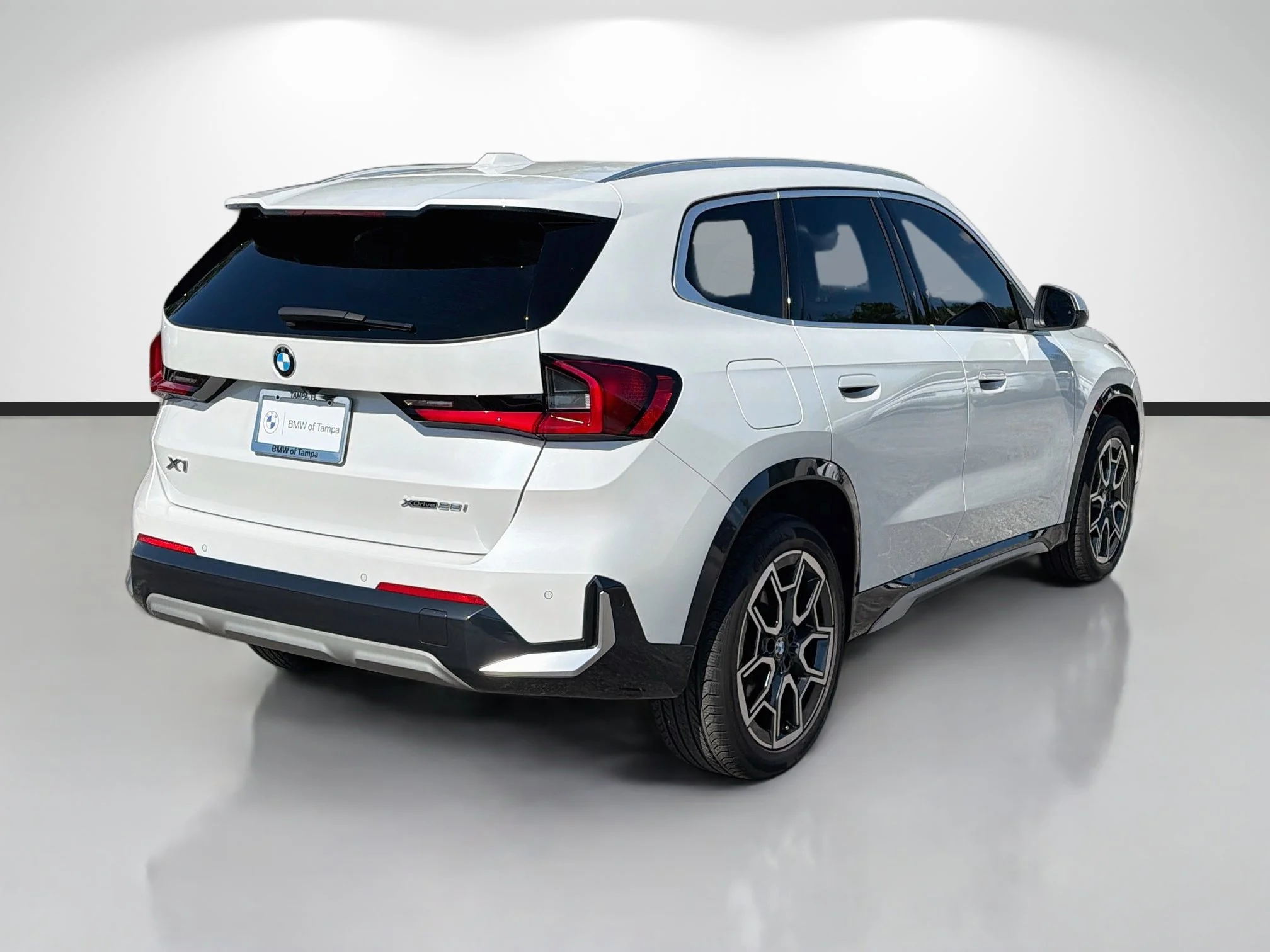 Used 2024 Mineral White Metallic BMW xDrive28i image 3