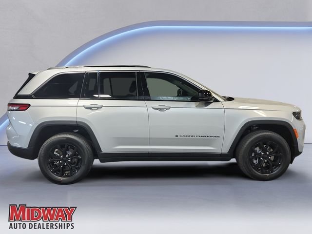 New 2026 Silver Zynith Exterior Paint Jeep Altitude image 6