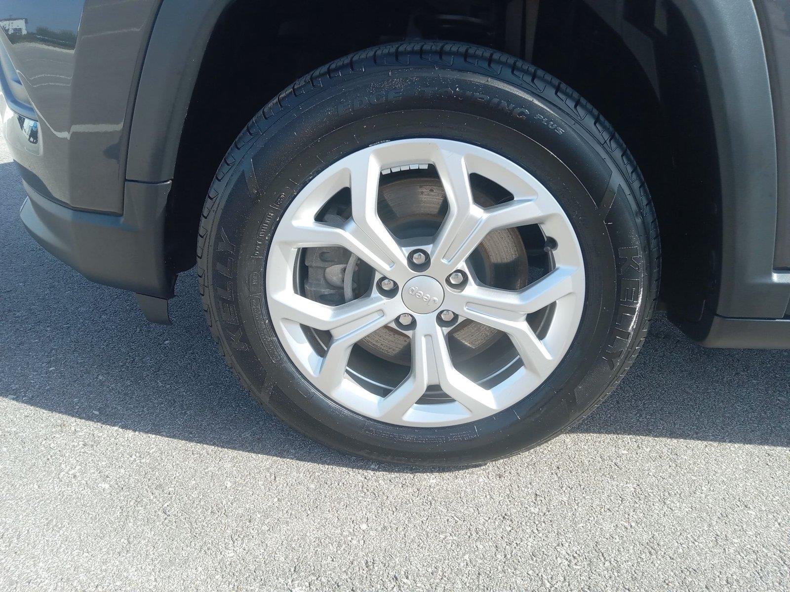 Used 2024 Gray Jeep Latitude 4x4 image 25
