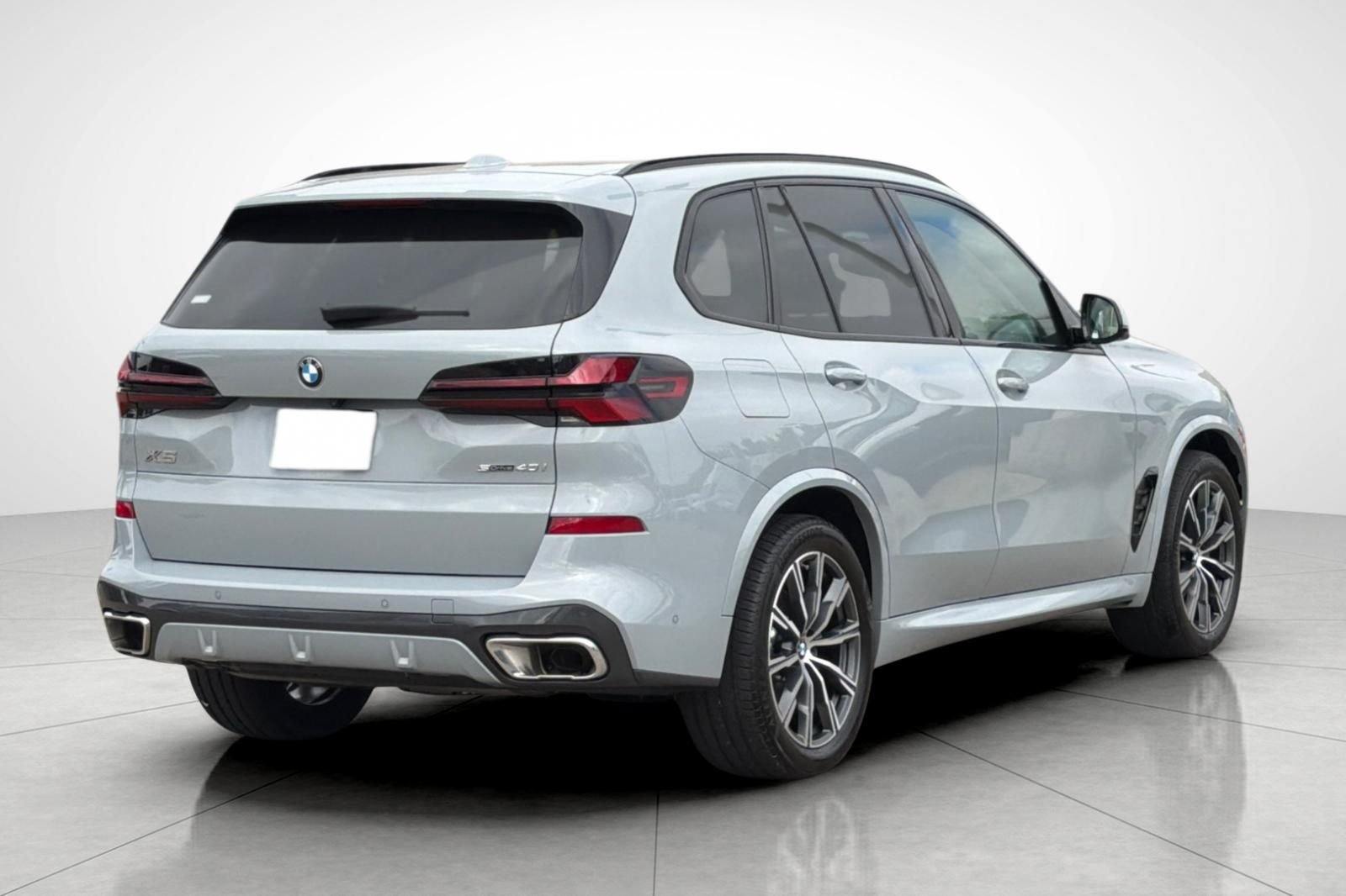 Used 2024 Gray BMW sDrive40i image 13