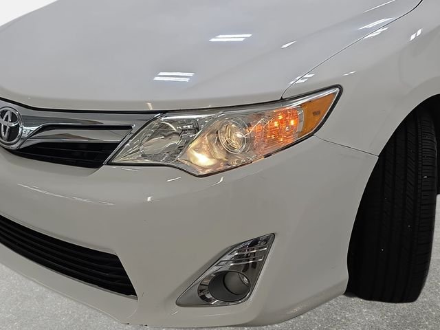 Used 2012 White Toyota XLE image 31
