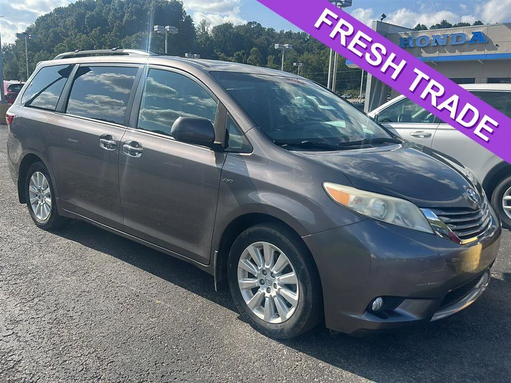 Used 2016 Predawn Gray Mica Toyota XLE 7-Passenger image 1