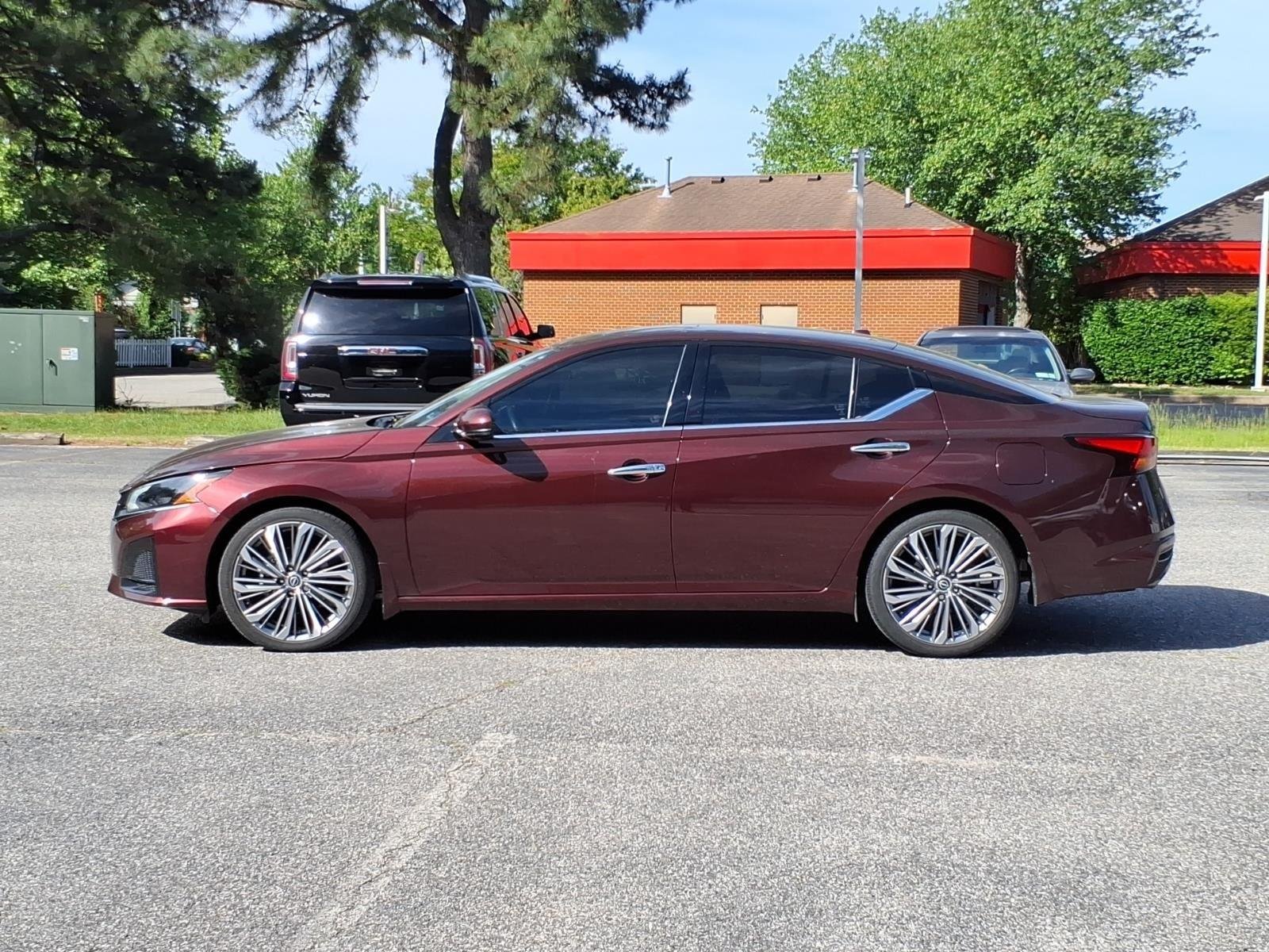 Used 2024 Garnet Pearl Metallic Nissan 2.5 SL image 3
