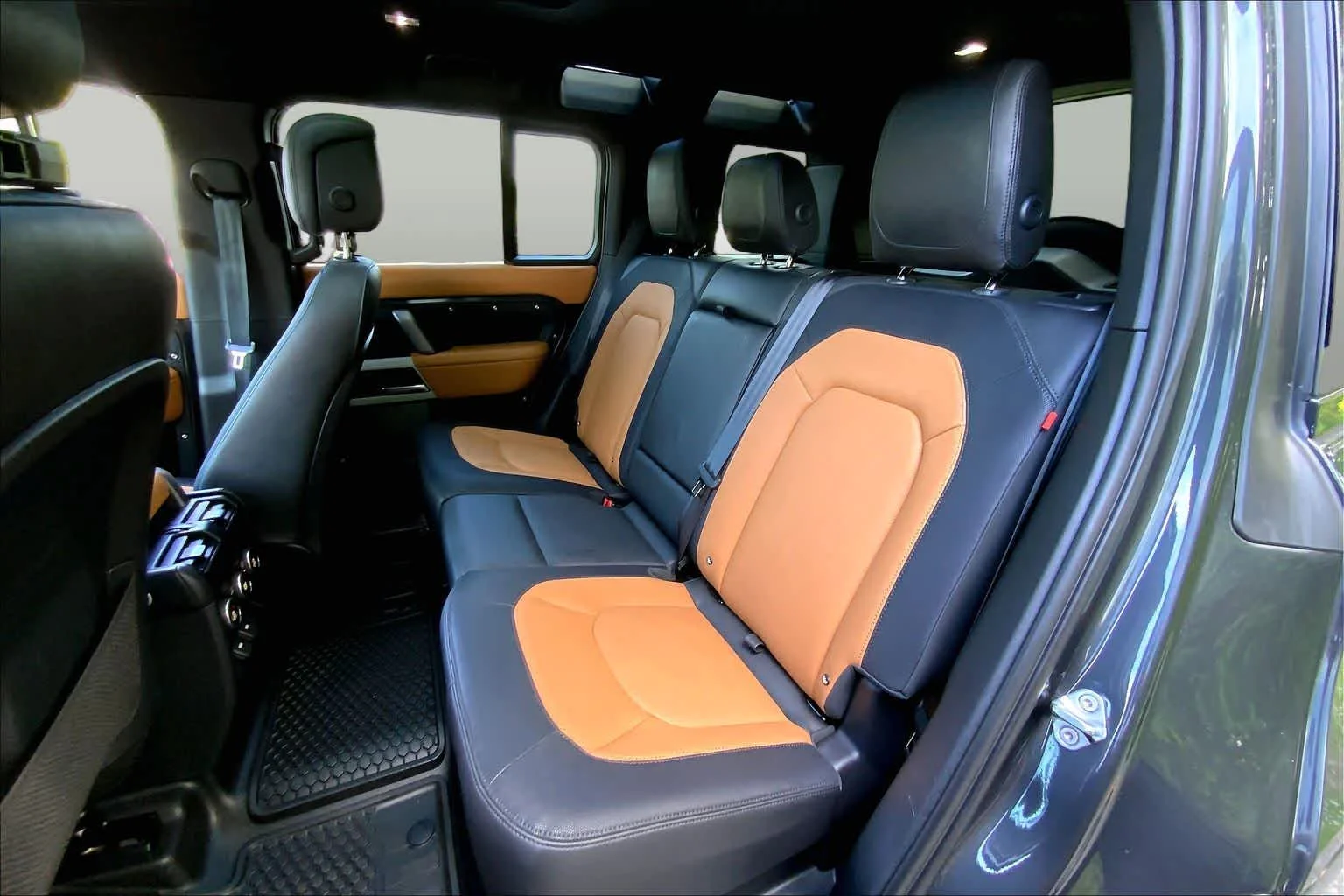 Used 2024 Carpathian Grey Premium Metallic Land Rover X-Dynamic SE image 19
