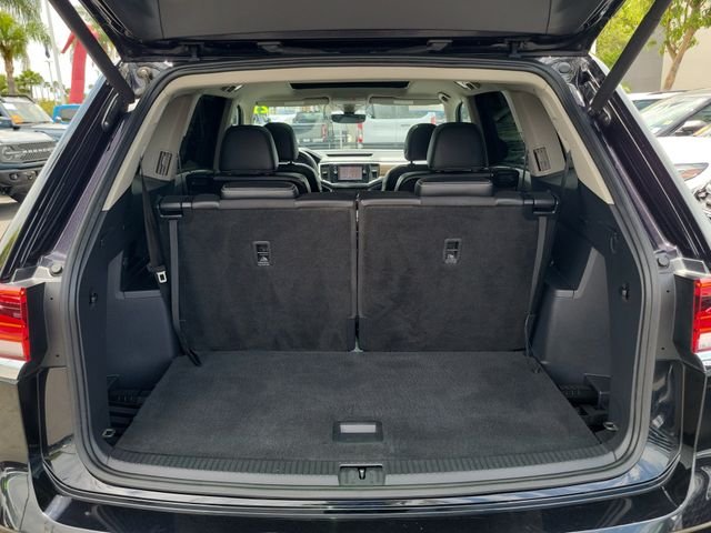 Certified Used 2021 Deep Black Pearl Effect Volkswagen SEL Premium image 25