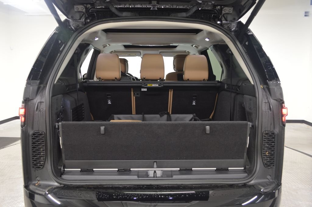 Used 2025 Gray Land Rover Metropolitan Edition image 42
