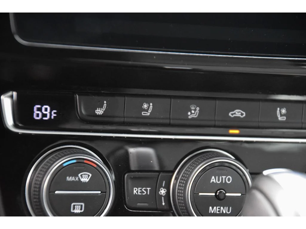 Used 2020 Deep Black Pearl Volkswagen SEL Premium R-Line image 37