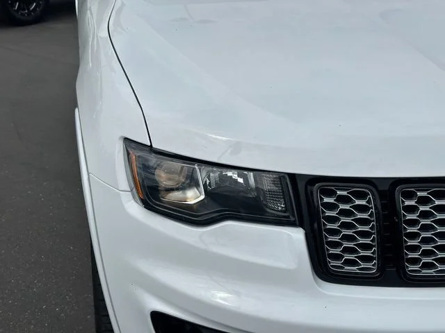 Used 2020  Jeep Altitude image 3