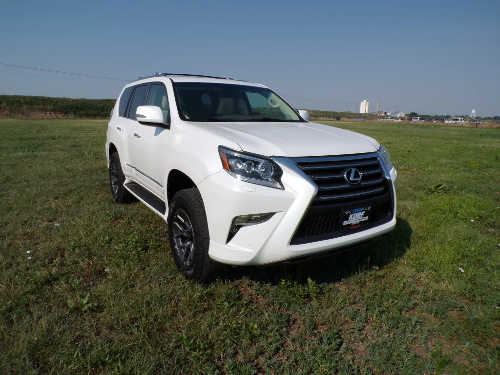 Used 2016 Starfire Pearl Lexus Base image 4