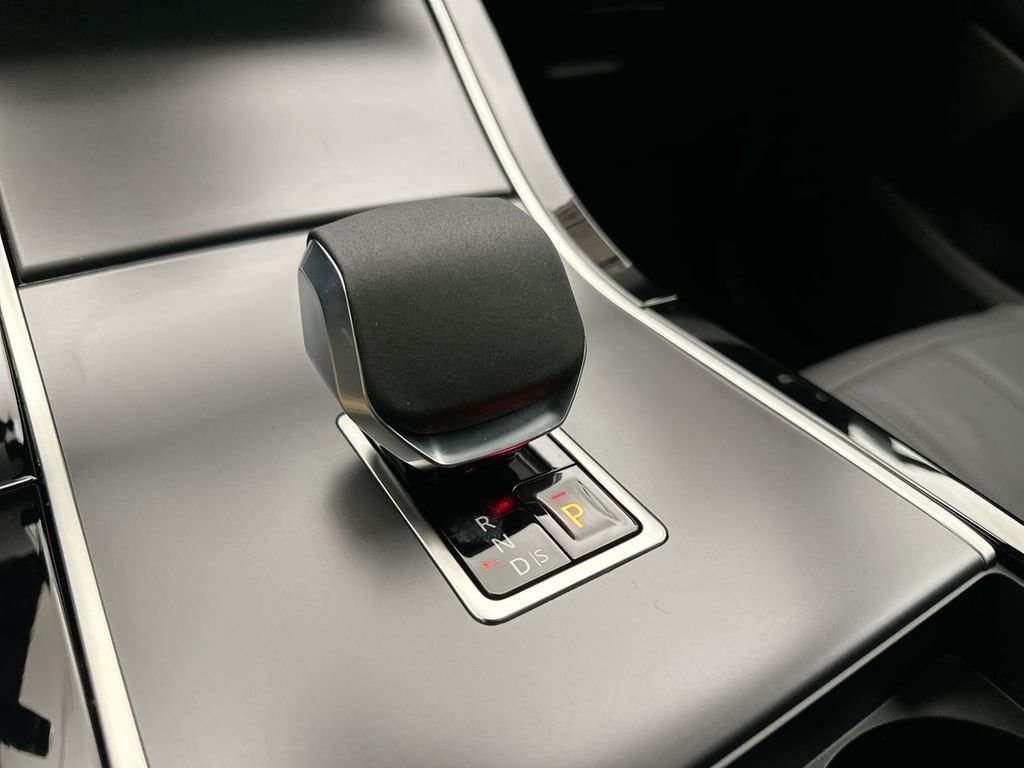 New 2026 Santorini Black Metallic Land Rover S image 12
