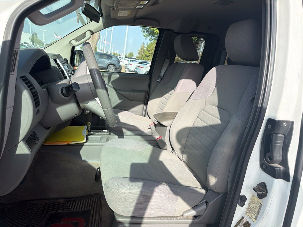 Used 2015 White Nissan S image 11