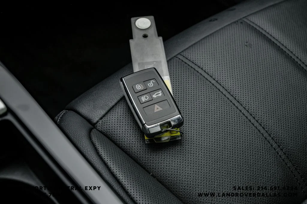Used 2026 White Land Rover Dynamic image 64