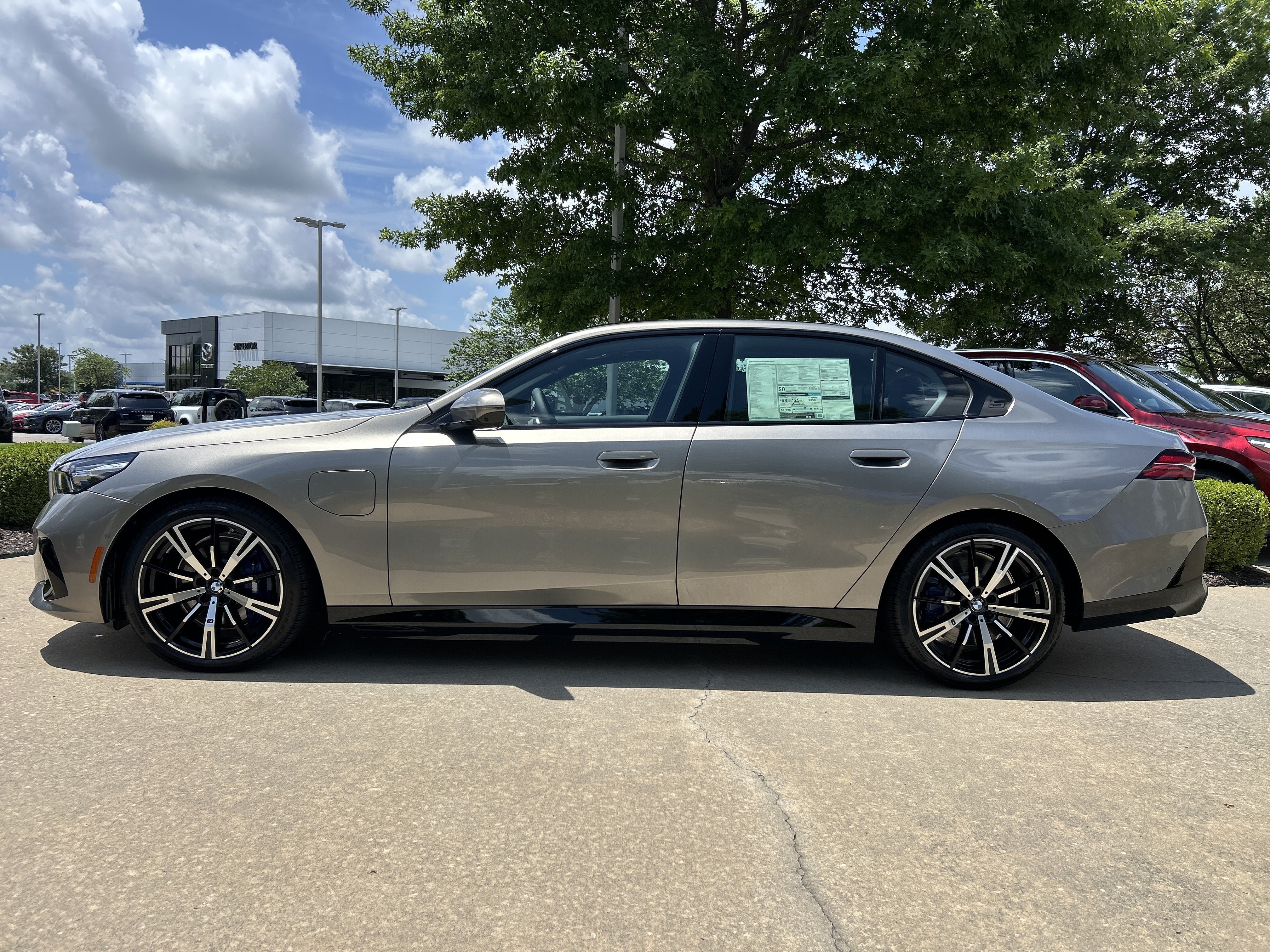 New 2026 OXIDE GREY BMW 550e xDrive image 2