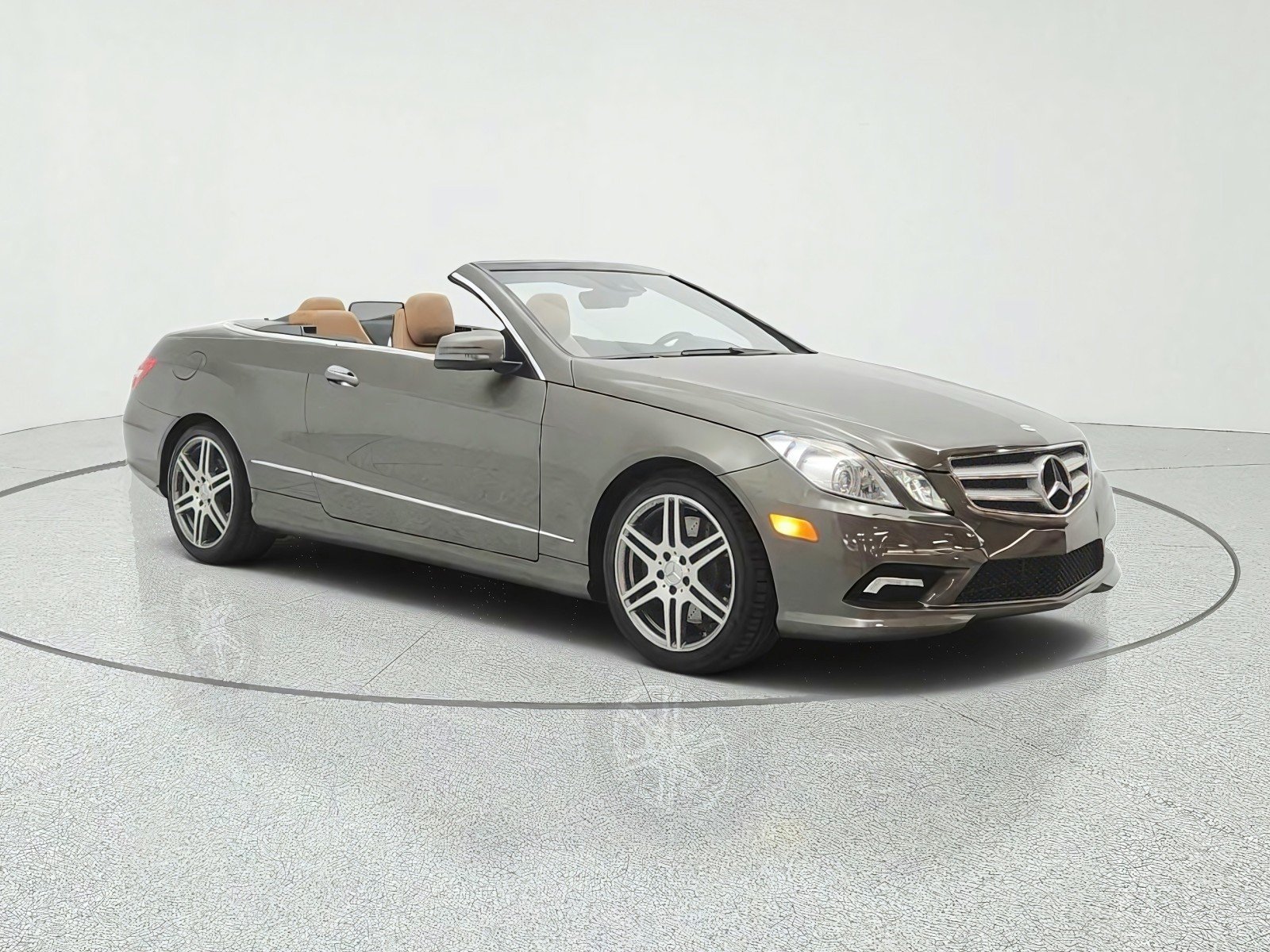 Used 2011 Olivine Grey Mercedes-Benz 2dr Cabriolet E 550 RWD image 3