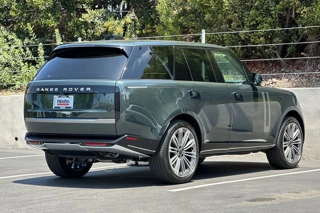 New 2026 Belgravia Green Land Rover SE image 5