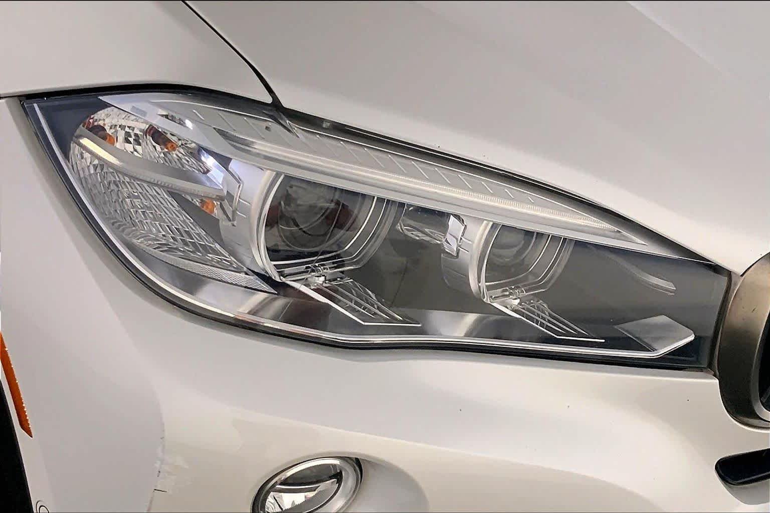 Used 2019 Mineral White Metallic BMW xDrive35i image 27