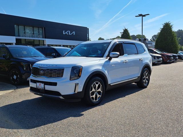 Used 2020 White Kia EX image 2