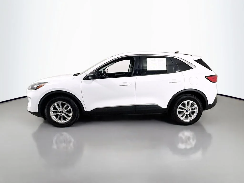 Used 2022 Oxford White Ford SE image 9