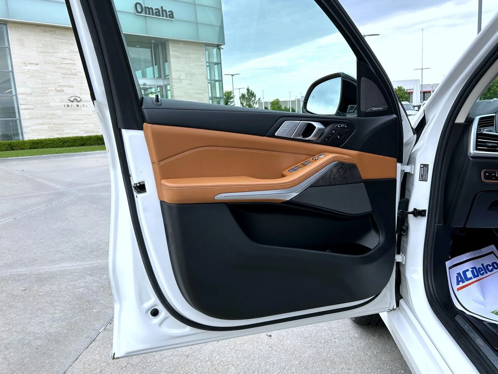 Used 2020 White BMW xDrive40i image 9