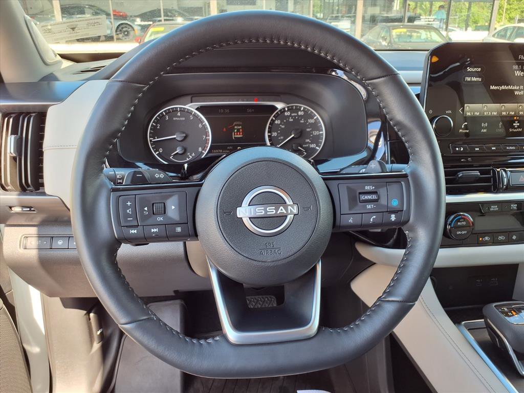 Used 2025 Everest White Pearl Tricoat Nissan SL image 15