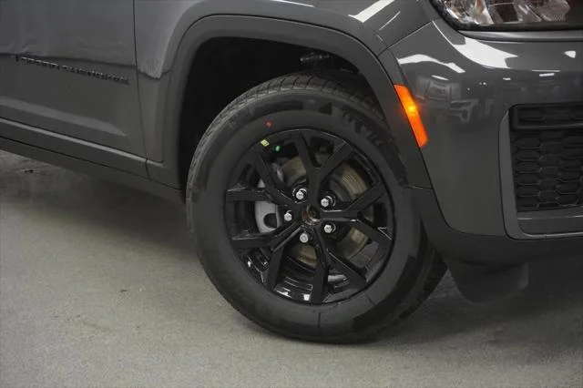 New 2026 Baltic Gray Metallic Clear-Coat Exterior Paint Jeep Laredo image 4