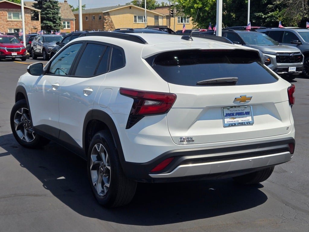2025 Chevrolet Trax LT - Photo 13