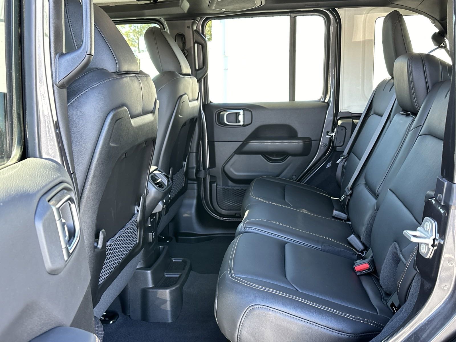 2025 Jeep Wrangler 4-Door Sahara - Photo 18