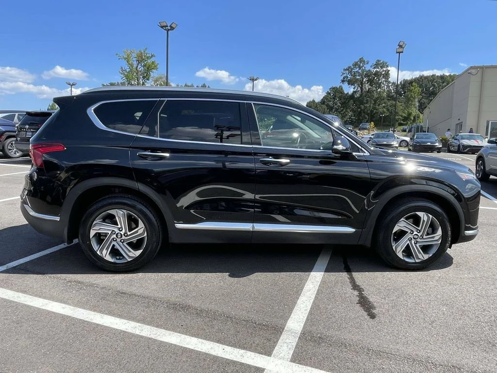 Used 2022 Black Hyundai SEL image 2