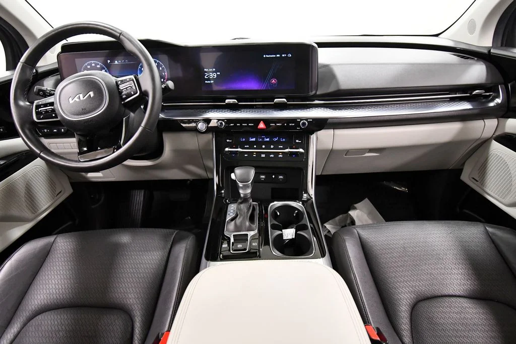 Certified Used 2024  Kia SX Prestige image 3