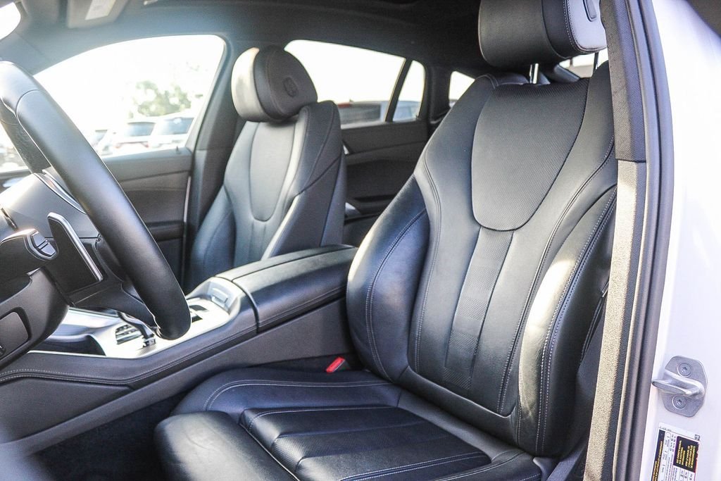 Used 2022 White Metallic BMW xDrive40i image 18