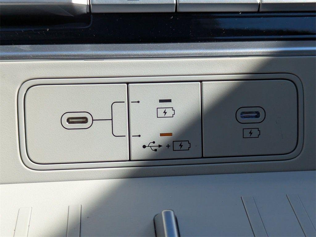 New 2026 Black Hyundai SE FWD image 32