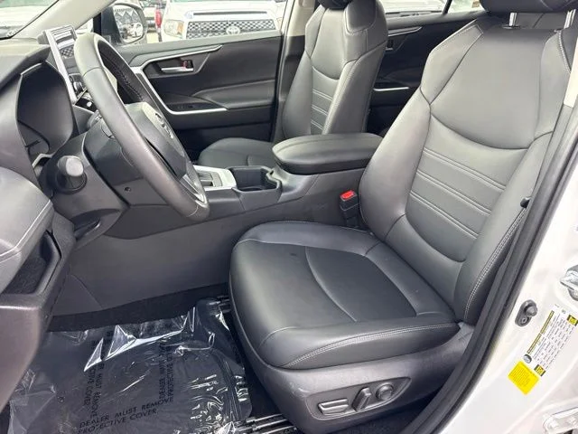 Used 2025 Beige Toyota XLE Premium image 18
