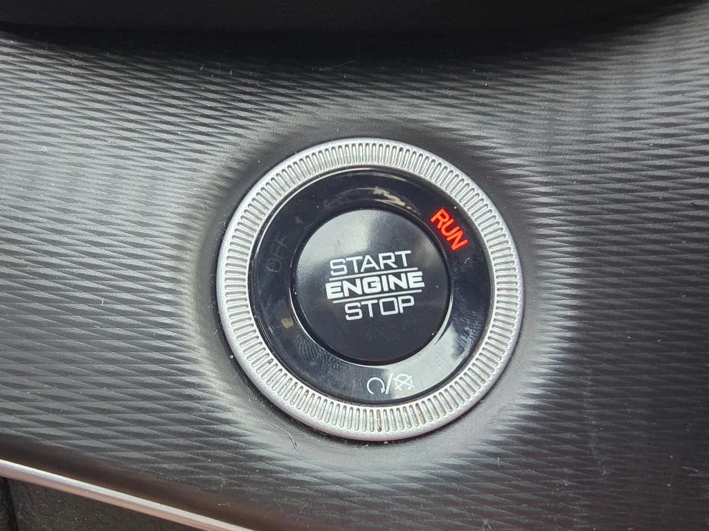 Used 2024 Gray Jeep Altitude image 33