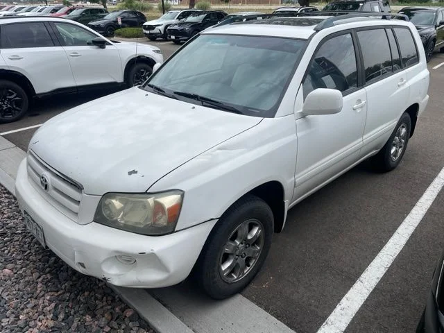 Used 2004 White Toyota V6 image 2