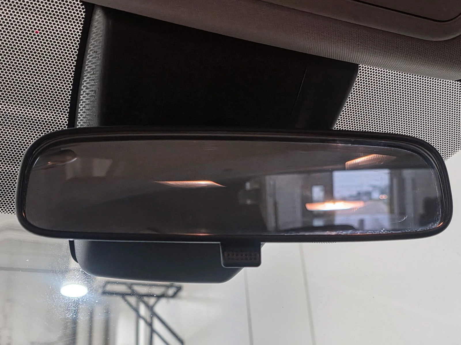 Certified Used 2019 Pearl Toyota LE image 29