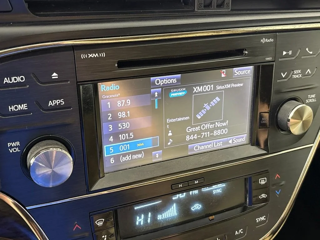 Used 2015 Gray Toyota XLE Touring image 34