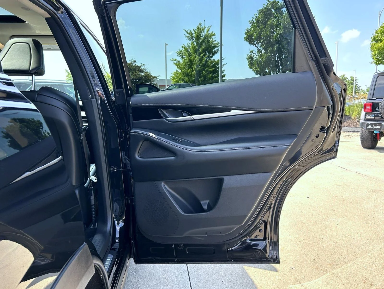 Used 2025 Black INFINITI PURE image 17