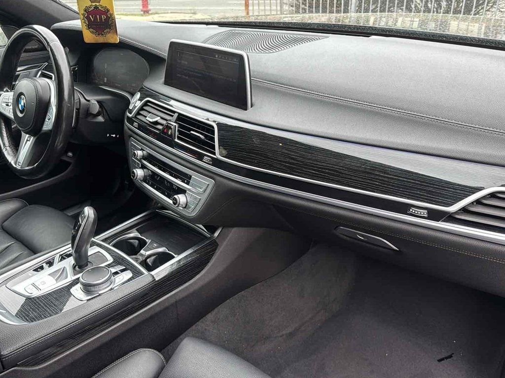 Used 2022 Black BMW 740i image 15