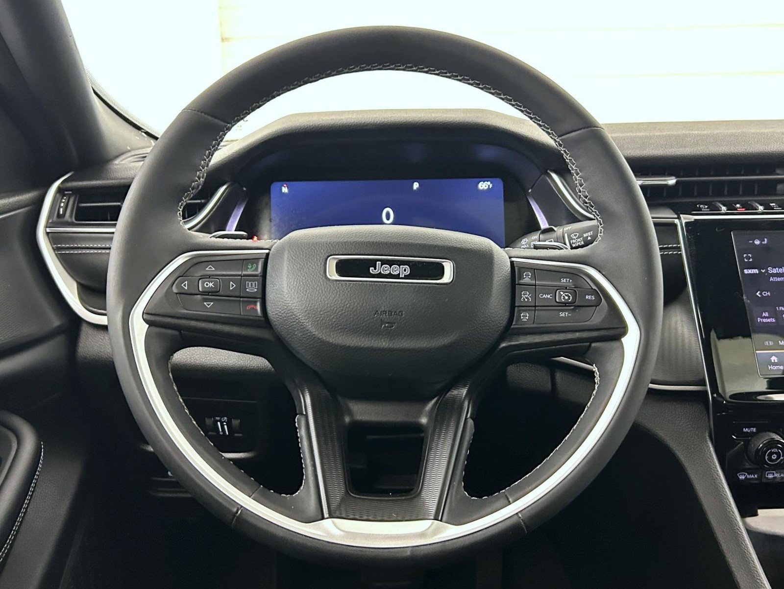 Used 2023 Red Jeep Altitude image 11