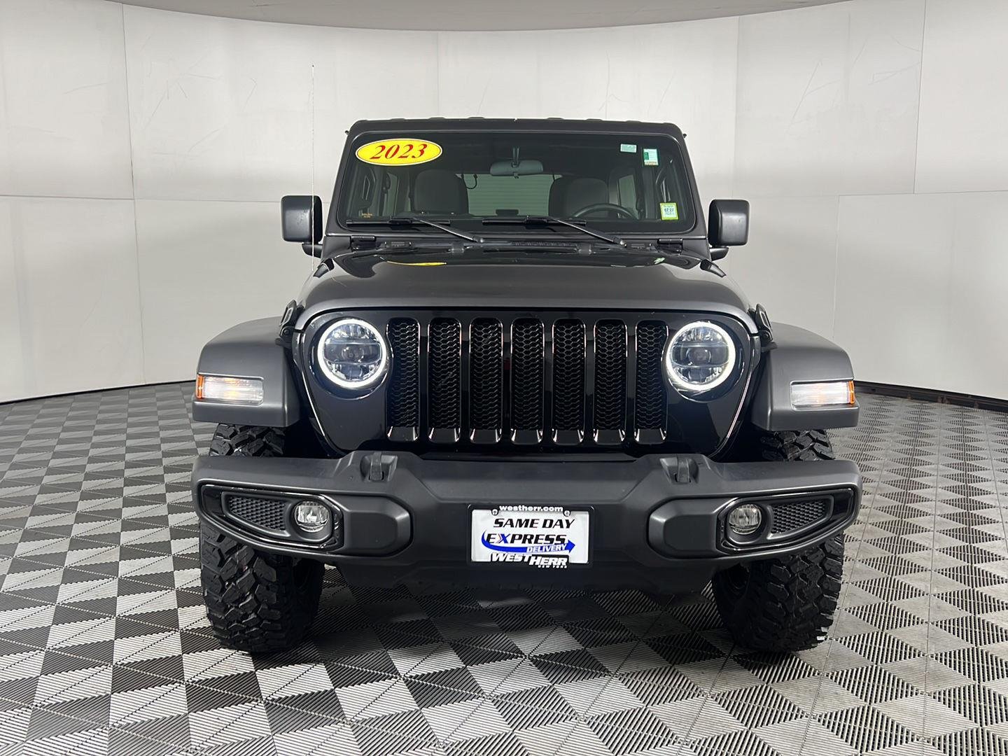 Used 2023 Granite Crystal Metallic Clearcoat Jeep Willys image 3