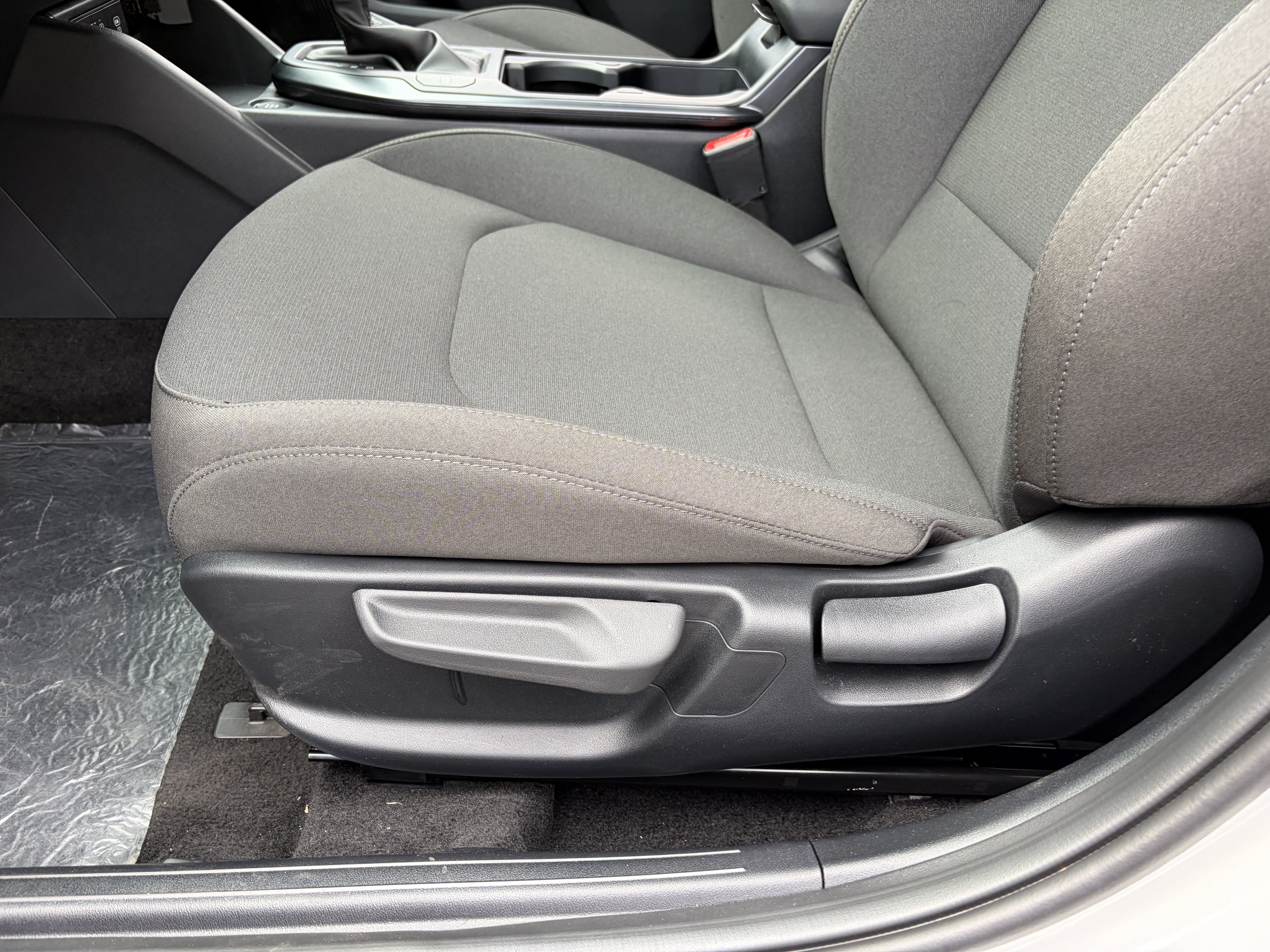 New 2026 Snow White Pearl Kia LXS image 19