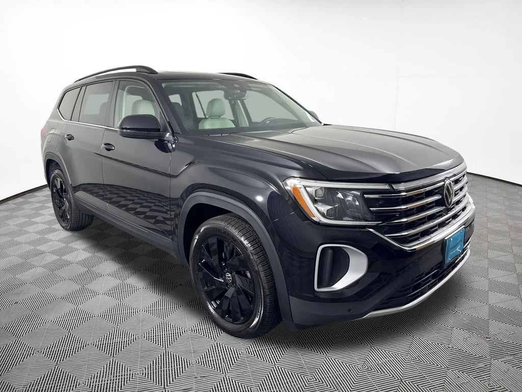 New 2026 Black Volkswagen 2.0T SE w/Technology image 4