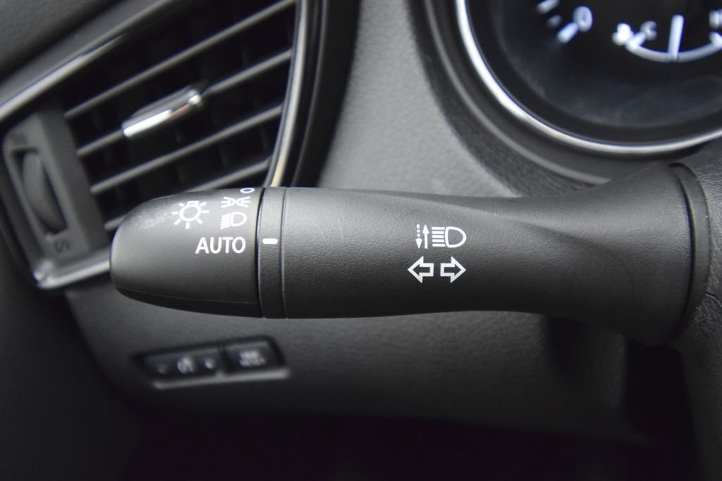 Used 2020 Red Nissan SV image 31